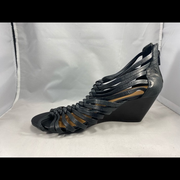 Steve Madden black strappy sandal - Picture 3 of 3
